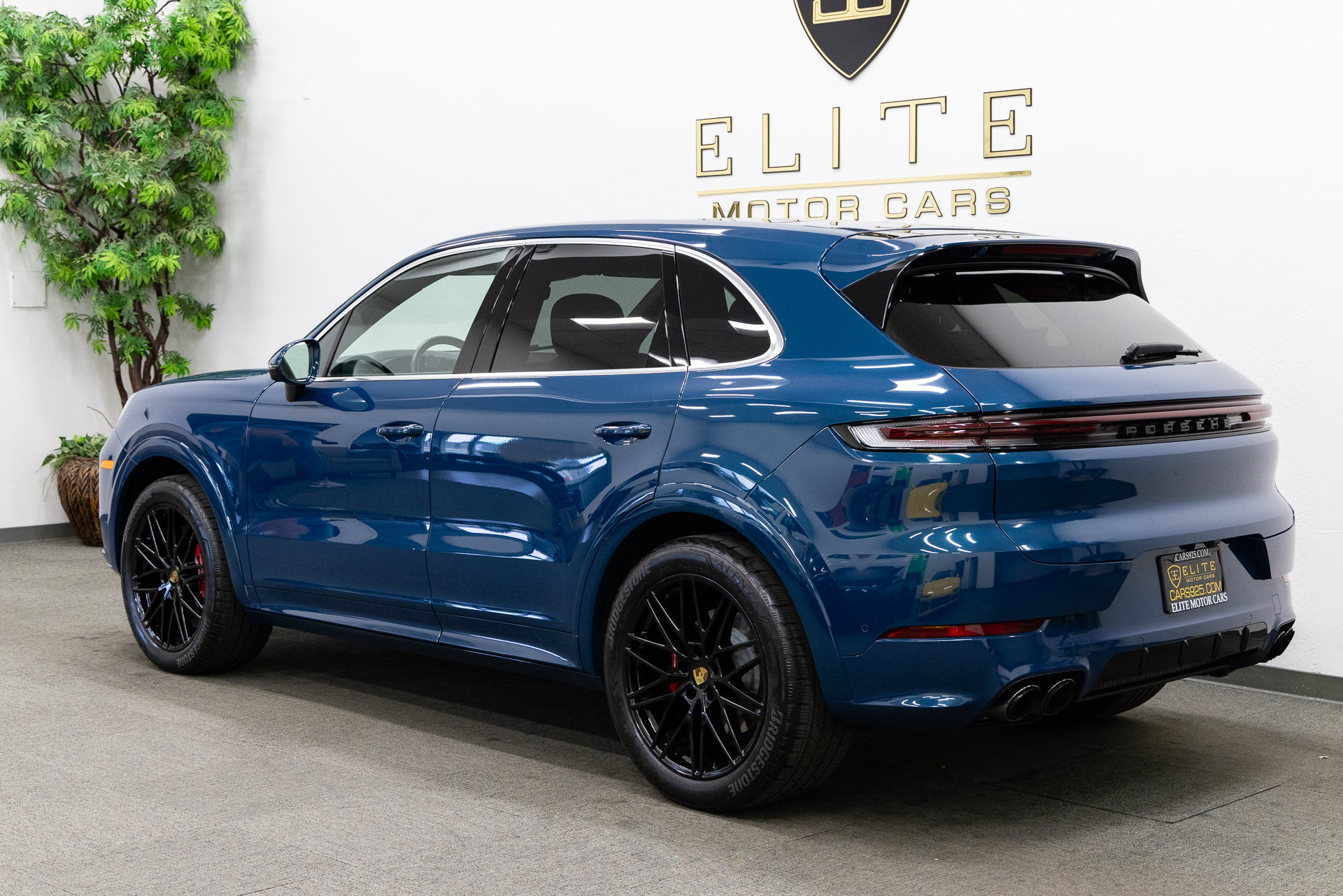 Used 2024 Porsche Cayenne S AWD/4WD image 3