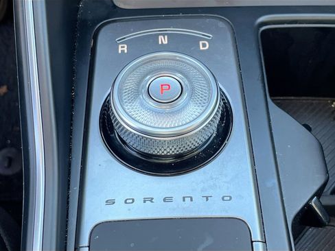 Certified 2025 Kia Sorento EX image 17