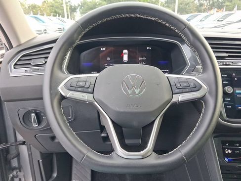 Certified 2024 Volkswagen Tiguan SE FWD image 18