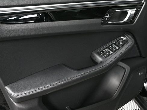 Certified 2026 Porsche Macan image 6