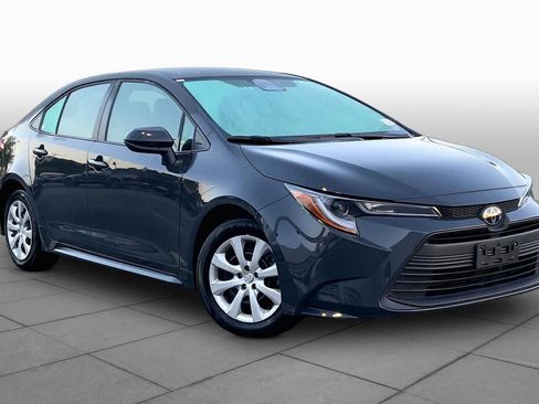 Used 2025 Toyota Corolla LE FWD image 3