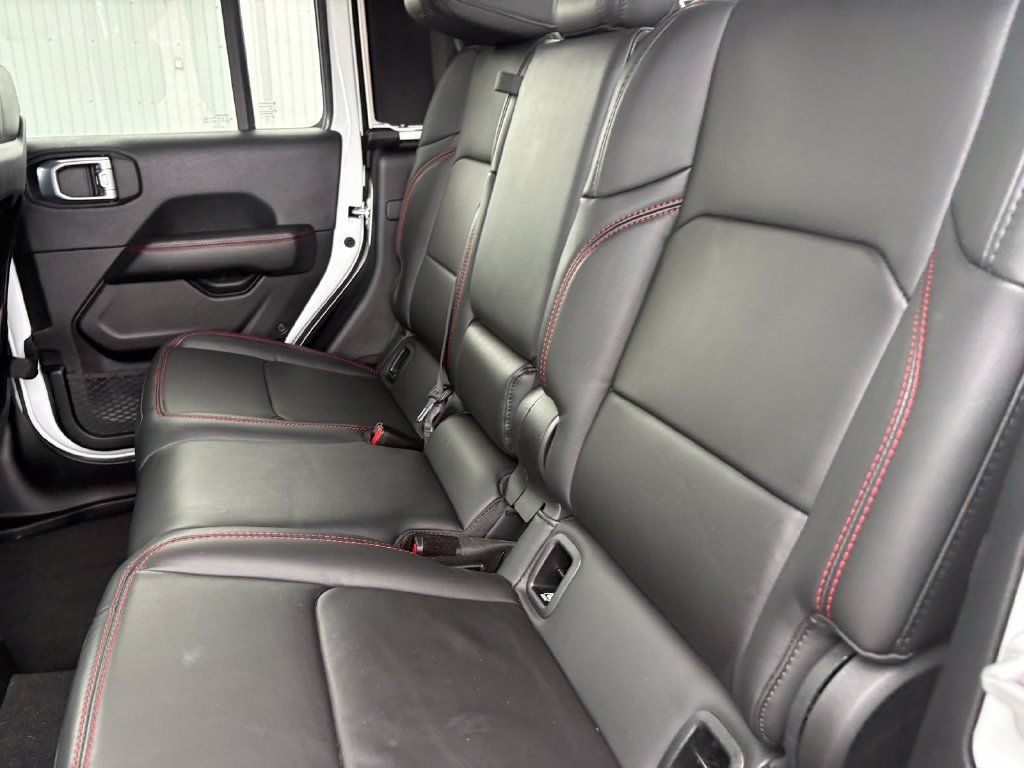 Used 2025 Jeep Gladiator Rubicon AWD/4WD image 19