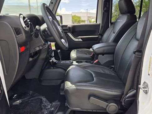 Used 2017 Jeep Wrangler Unlimited Rubicon AWD/4WD image 13