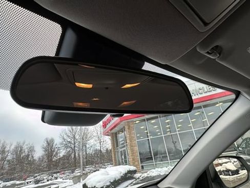 Used 2018 Toyota RAV4 LE image 24