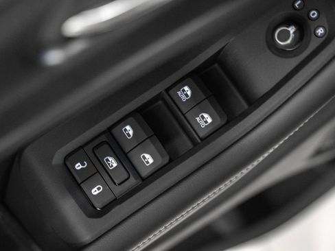 New 2025 Jeep Grand Cherokee Laredo X w/ Luxury Tech Group I image 36