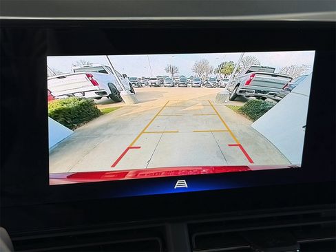 Used 2025 Chevrolet Trax LT w/ LT Convenience Package image 19