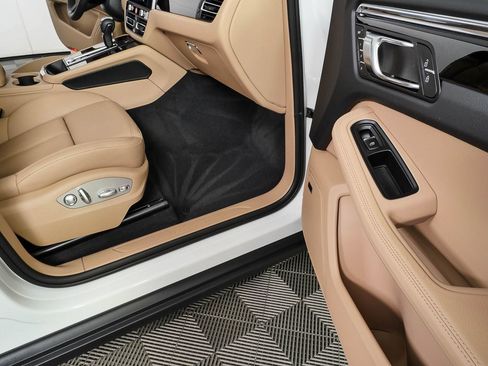 New 2026 Porsche Macan AWD/4WD image 26