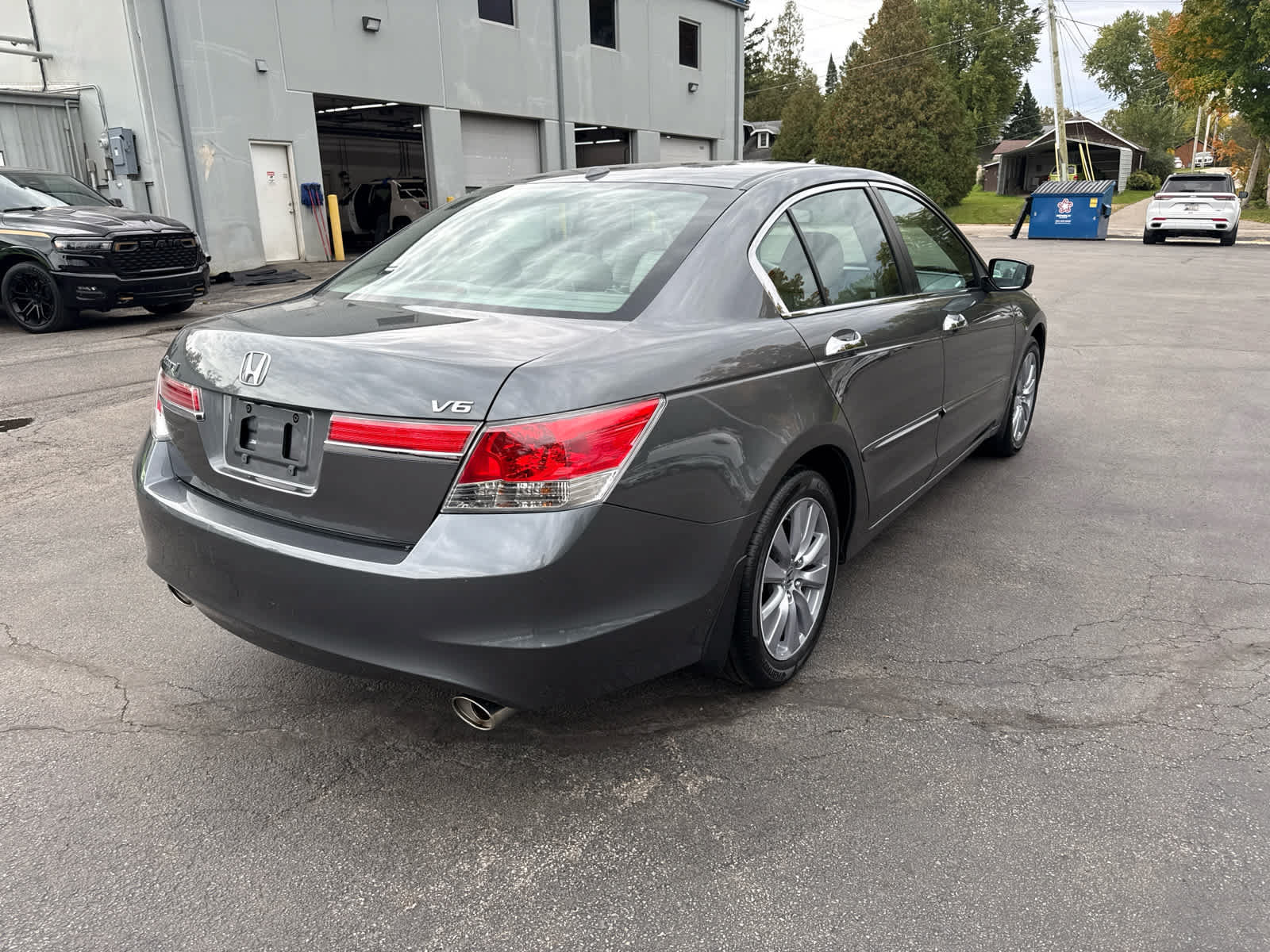 Used 2011 Honda Accord EX-L image 3