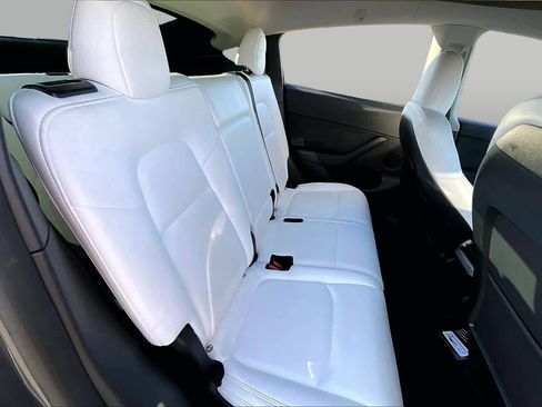 Used 2023 Tesla Model Y Long Range AWD/4WD image 19