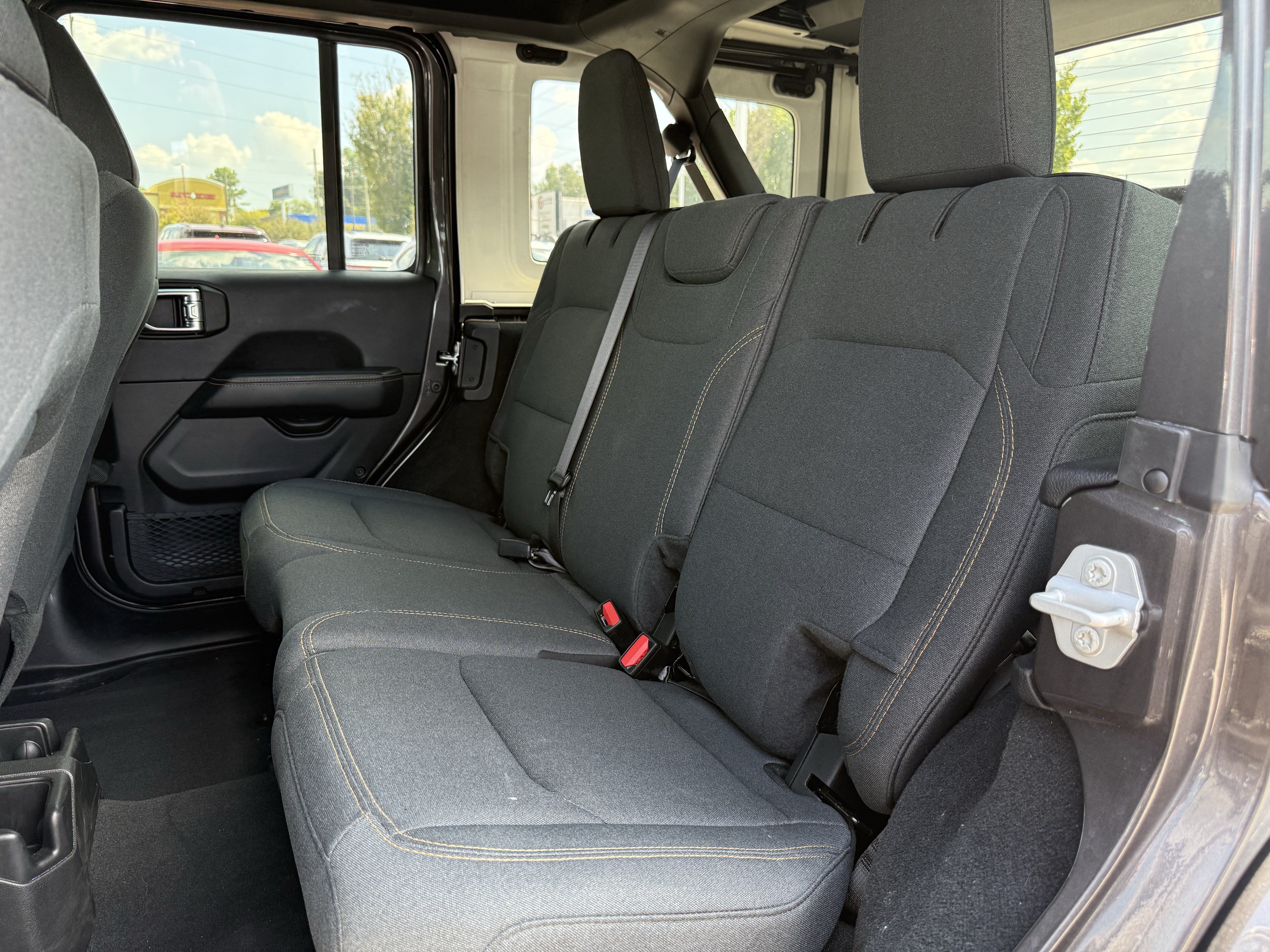 Used 2026 Jeep Wrangler Unlimited Sahara AWD/4WD image 32