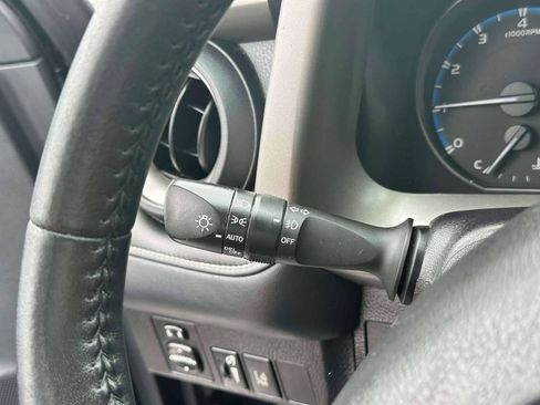 Used 2017 Toyota RAV4 XLE FWD image 22