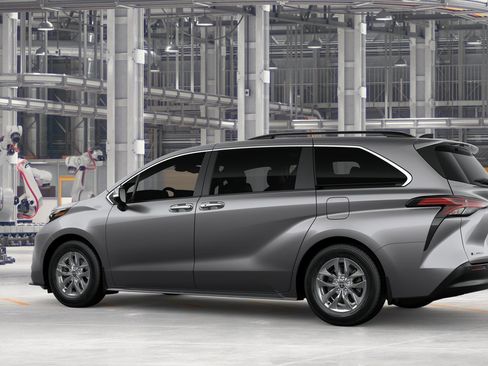 New 2026 Toyota Sienna XLE AWD/4WD image 5