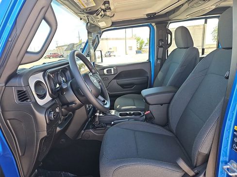 New 2026 Jeep Gladiator Sport AWD/4WD image 15