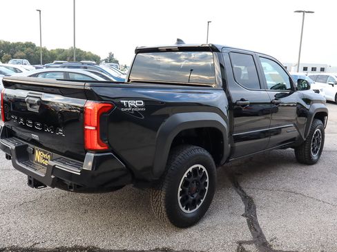 Used 2024 Toyota Tacoma TRD Off-Road image 4