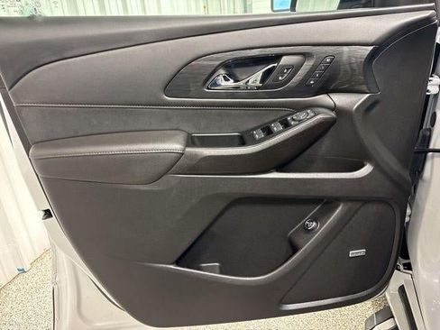 Used 2023 Chevrolet Traverse High Country AWD/4WD image 12