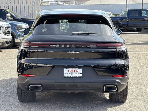 Used 2024 Porsche Cayenne AWD/4WD image 6