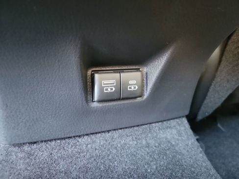 Used 2025 Toyota Camry SE image 12