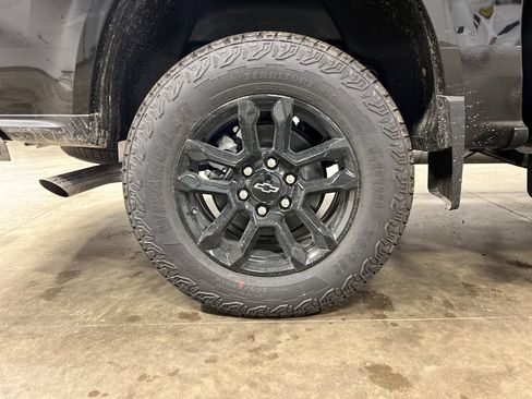 New 2026 Chevrolet Colorado Z71 w/ Midnight Edition AWD/4WD image 9