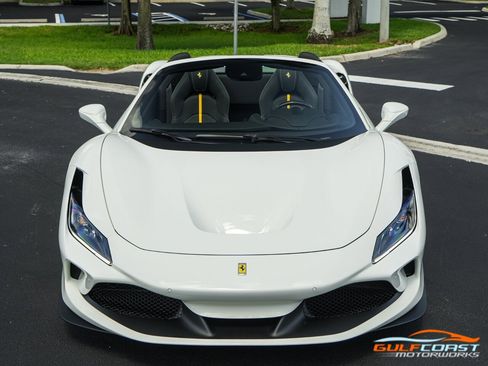 Used 2022 Ferrari F8 Tributo image 5