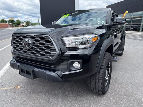 Used 2023 Toyota Tacoma TRD Off-Road w/ Technology Package AWD/4WD image 8