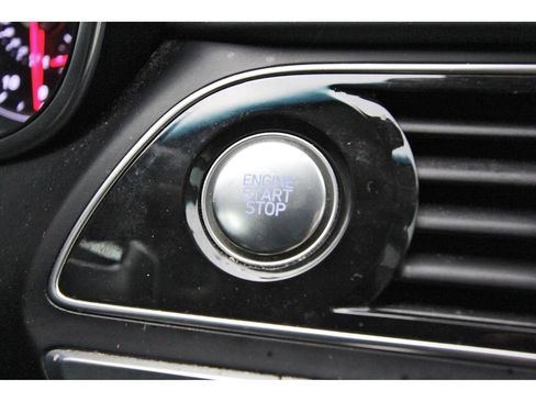 Used 2021 Genesis G70 2.0T RWD image 30
