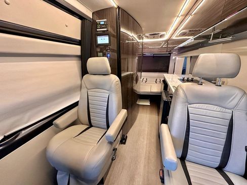 Used 2020 Mercedes-Benz Sprinter 3500 image 37