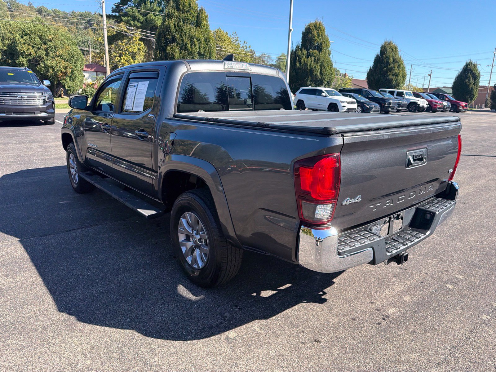 Used 2018 Toyota Tacoma SR5 AWD/4WD image 3