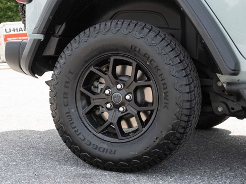 Used 2024 Jeep Wrangler Unlimited AWD/4WD image 17