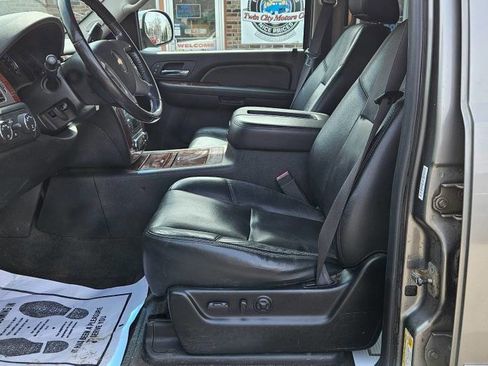 Used 2009 Chevrolet Suburban LTZ image 11