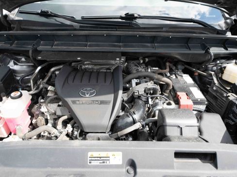 Used 2023 Toyota Highlander XLE AWD/4WD image 32