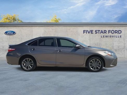 Used 2017 Toyota Camry SE FWD image 9