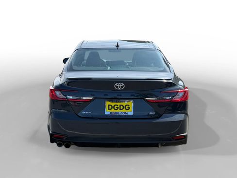 Used 2025 Toyota Camry SE image 4