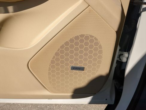 Used 2017 Cadillac XT5 Luxury w/ Driver Awareness Package image 19