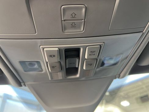 Certified 2020 Volkswagen Tiguan SEL w/ Tiguan Three-Row MDO Package FWD image 38