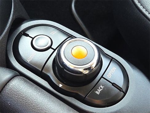 Used 2018 MINI Cooper 2-Door Hardtop image 22