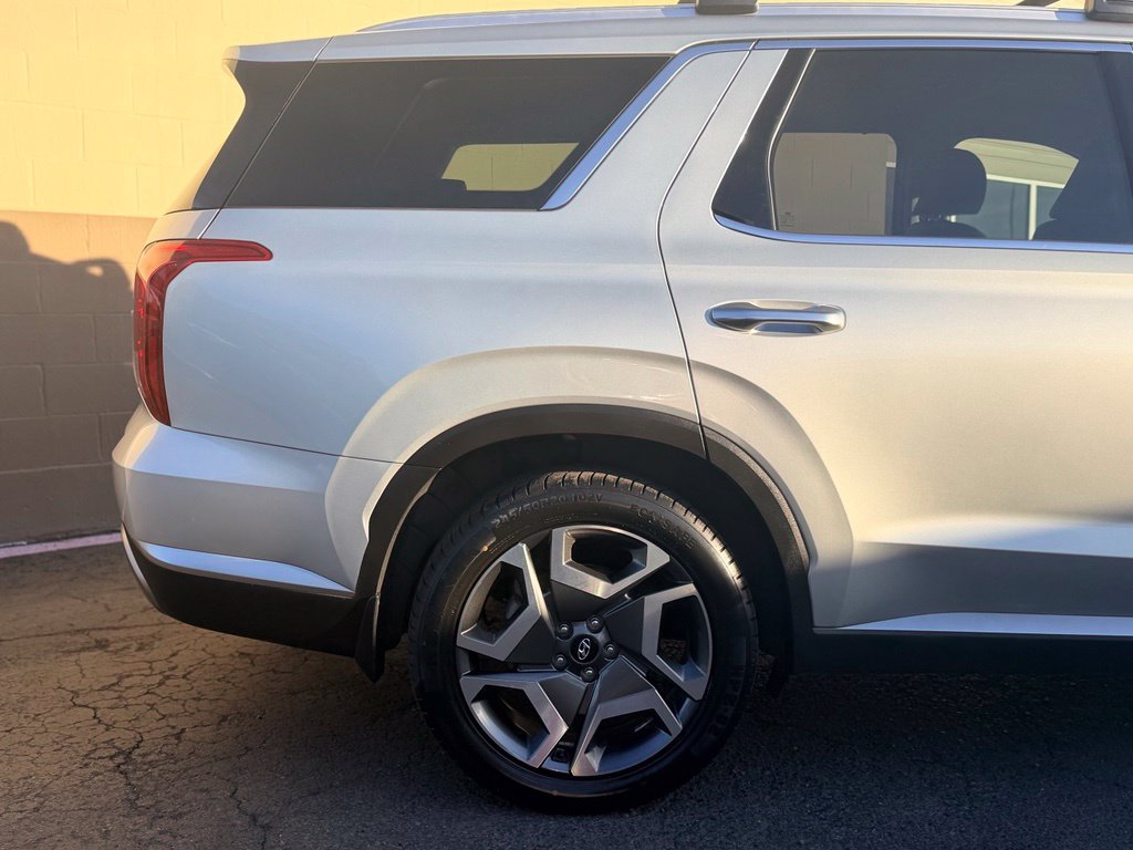 Used 2023 Hyundai Palisade SEL w/ Premium Package AWD/4WD image 4