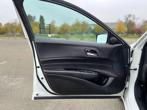 Used 2018 Acura ILX image 9