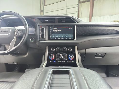 Used 2023 GMC Yukon XL Denali RWD image 28