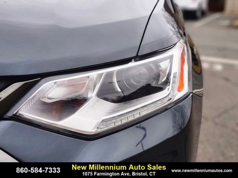 Used 2019 Chevrolet Traverse RS image 10