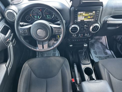 Used 2016 Jeep Wrangler Unlimited Rubicon w/ Dual Top Group AWD/4WD image 23