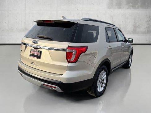 Used 2017 Ford Explorer XLT w/ Equipment Group 201A image 5