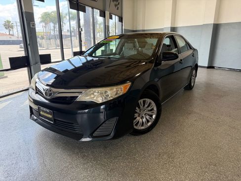 Used 2012 Toyota Camry LE image 3