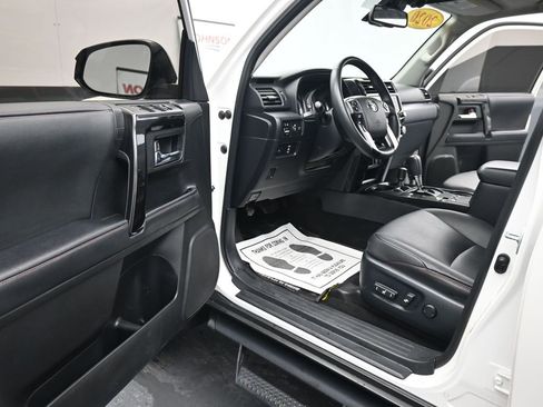 Used 2020 Toyota 4Runner Venture image 15
