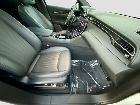 Certified 2024 Maserati Grecale GT image 15