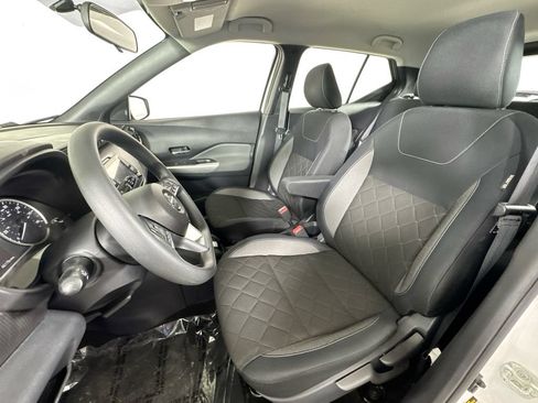 Used 2018 Nissan Kicks SV FWD image 19
