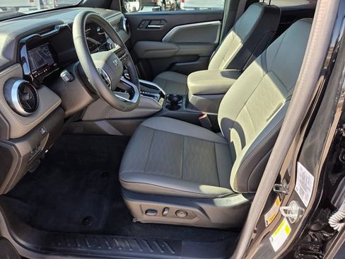 Certified 2023 Chevrolet Colorado ZR2 w/ ZR2 Convenience Package III AWD/4WD image 10