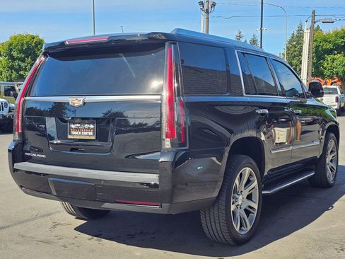 Used 2017 Cadillac Escalade Premium Luxury AWD/4WD image 5