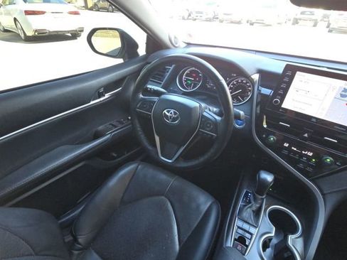 Used 2022 Toyota Camry XLE w/ Navigation Upgrade Package image 25