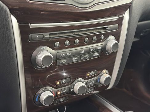 Used 2016 Nissan Pathfinder Platinum w/ Family Entertainment Package AWD/4WD image 21