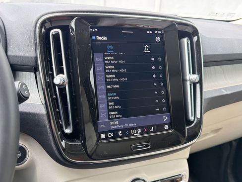 Used 2023 Volvo XC40 B5 Ultimate w/ Protection Package Premier image 24